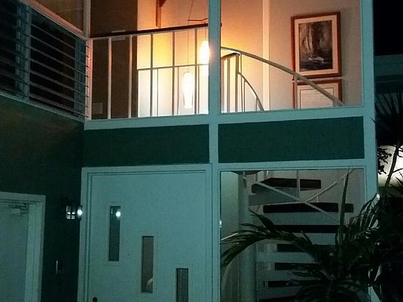 Entry way spiral staircase