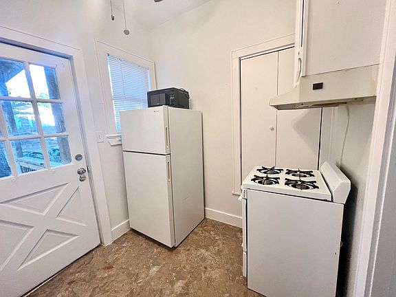 5th image of 305 E Kings Hwy APT 2