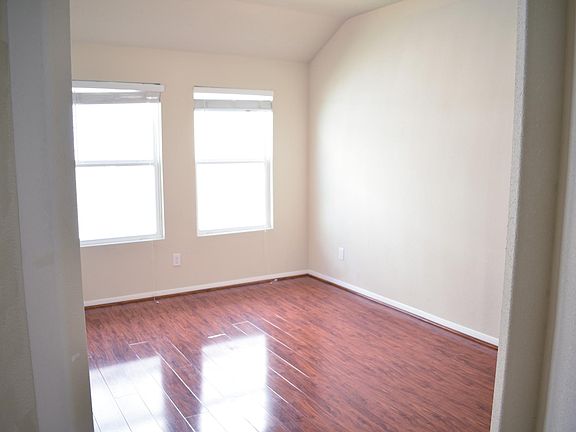 5th image of 3343 Apple Dale Dr