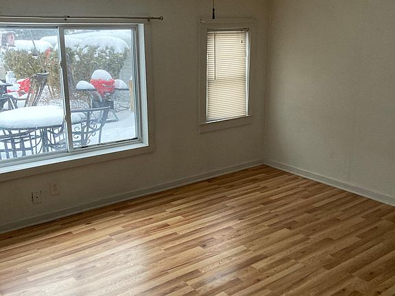 2nd image of 27 Central Park Ave Unit 4