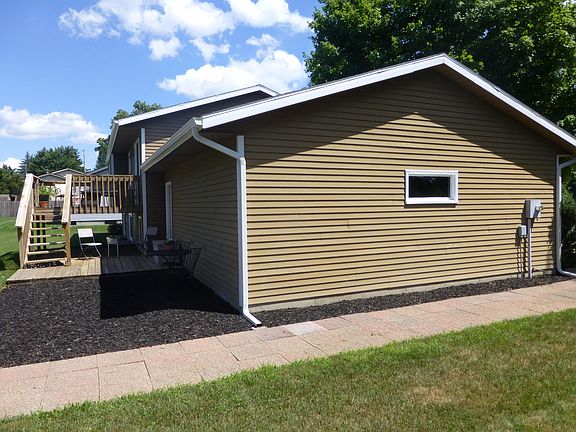 4th image of 4043 Sara St