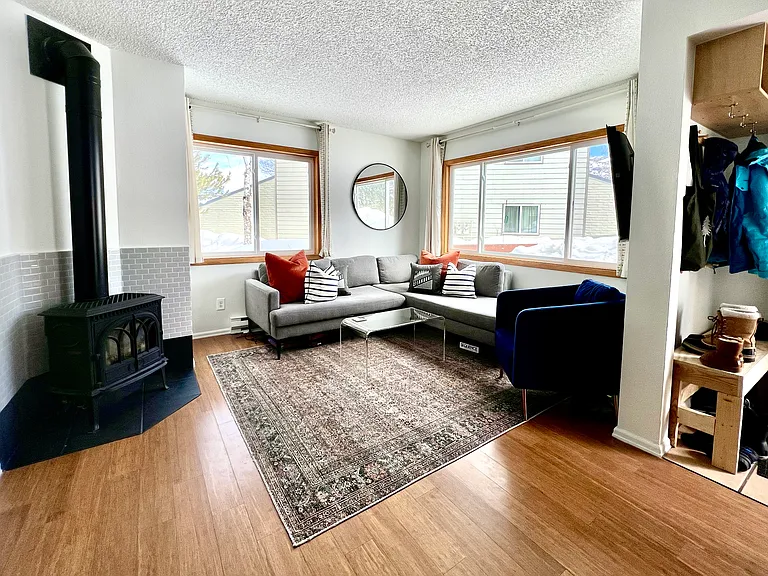 18 Cedar Ct — Photo 1