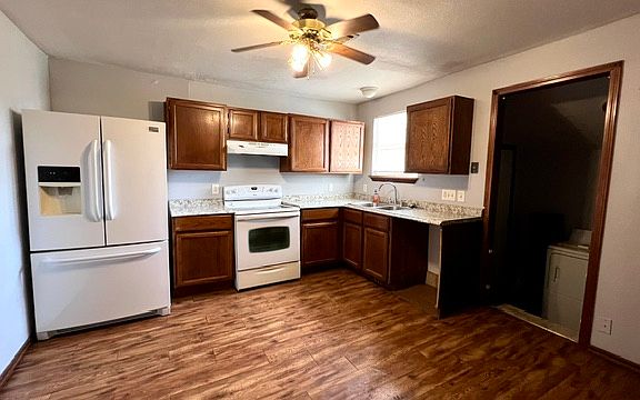 2nd image of 1128 SW 39th St