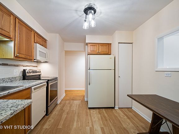 5th image of 2722 Central St APT 3S
