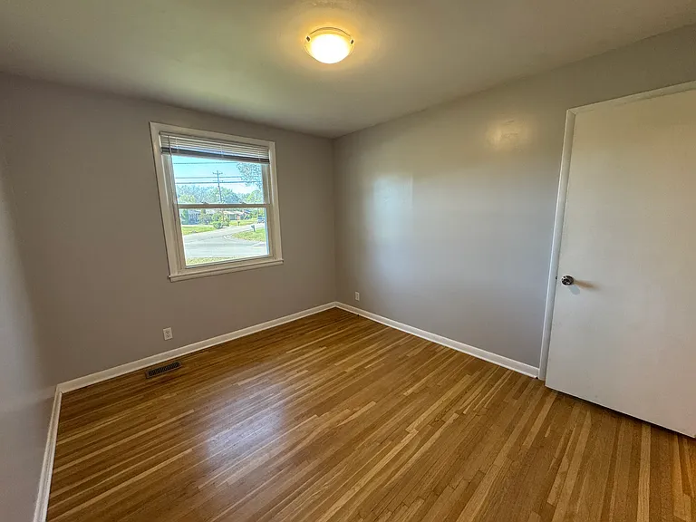 7000 Bonnafair Dr — Photo 10
