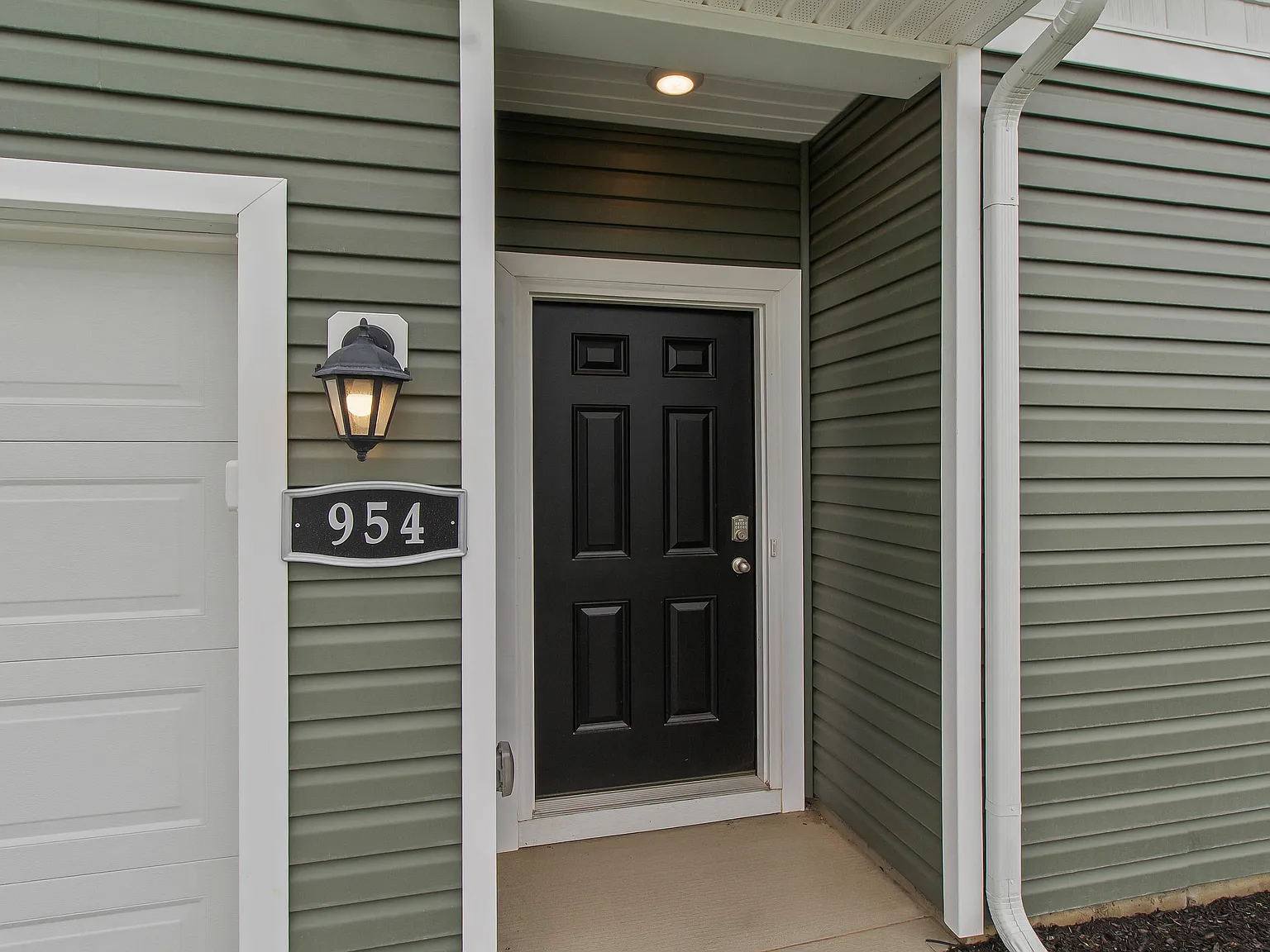 4 bed, 1501 sqft, $2,200 — Photo 2