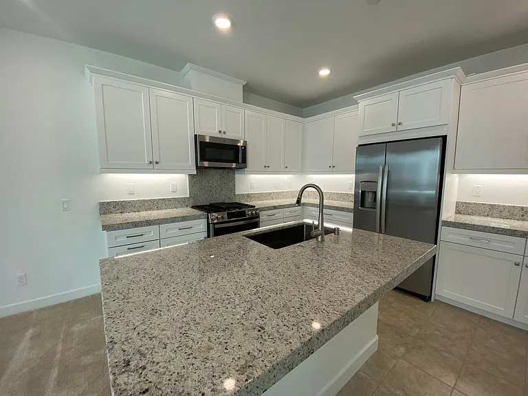 307 Carmona — Photo 9