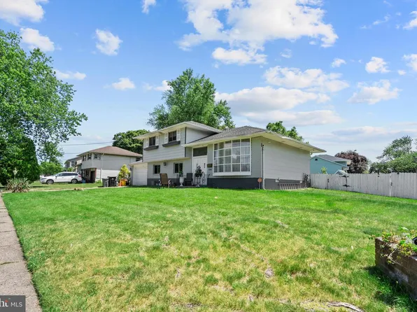 1000 Prospect Ln, Somerdale, NJ 08083
