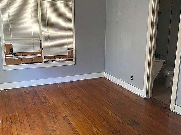 5th image of 1305 Carter St
