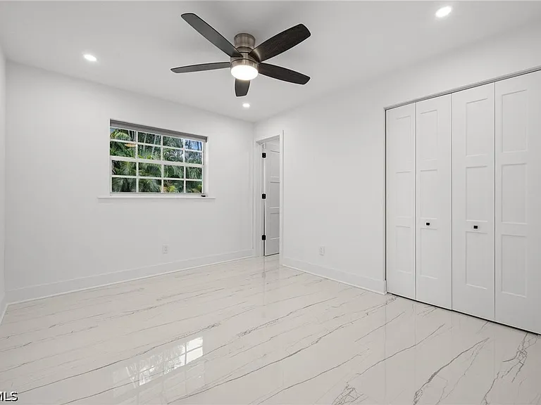 4930 Edith Esplanade Cpe — Photo 25
