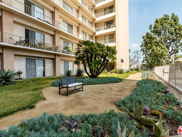 100 S Doheny Dr #518 — Photo 15