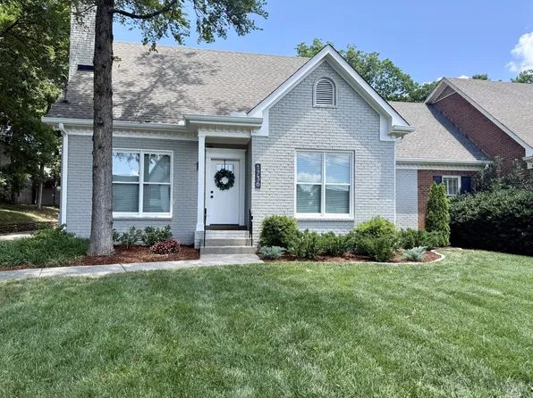 1736 Hillmont Dr, Nashville, TN 37215