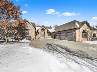 2177 Mill Pond Dr, Saint Cloud, MN 56303