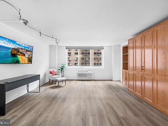 3rd image of 1901 John F Kennedy Blvd APT 911