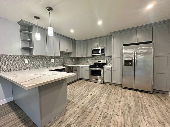 3rd image of 6153 Lexington Ave #1B-1Ba