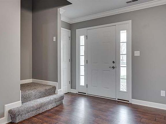 3rd image of 1206 Peach Ln