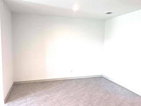 5th image of 4922 Pine Haven Ln