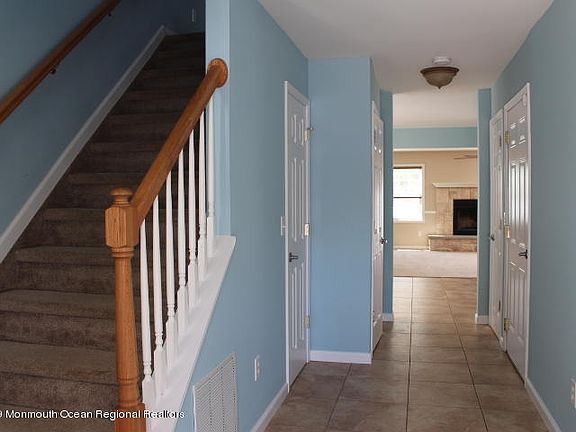 3rd image of 807 Baldwin St
