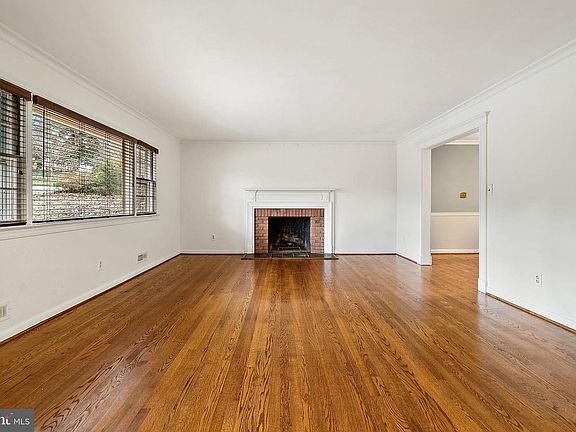 5th image of 1430 Highwood Dr