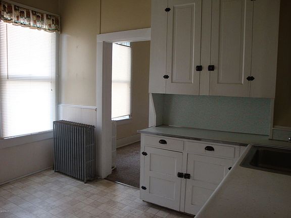 3rd image of 6 E 3rd St APT 3