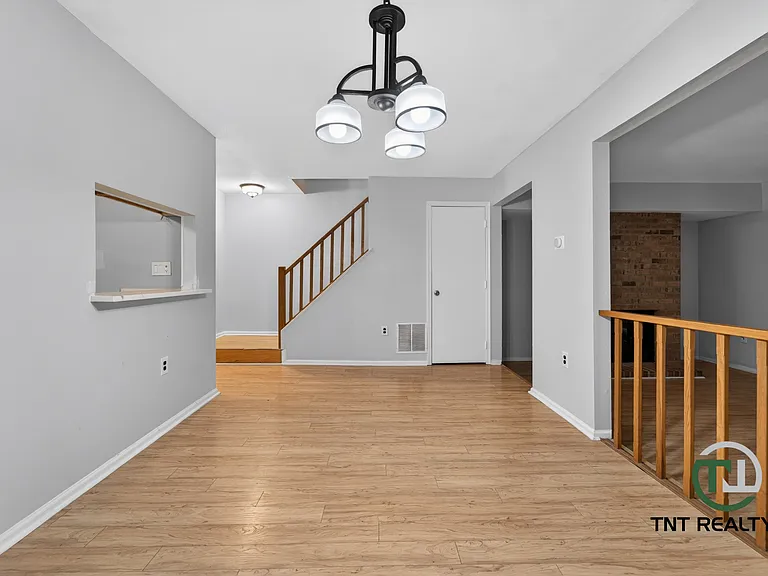 323 Constitution Cir — Photo 8