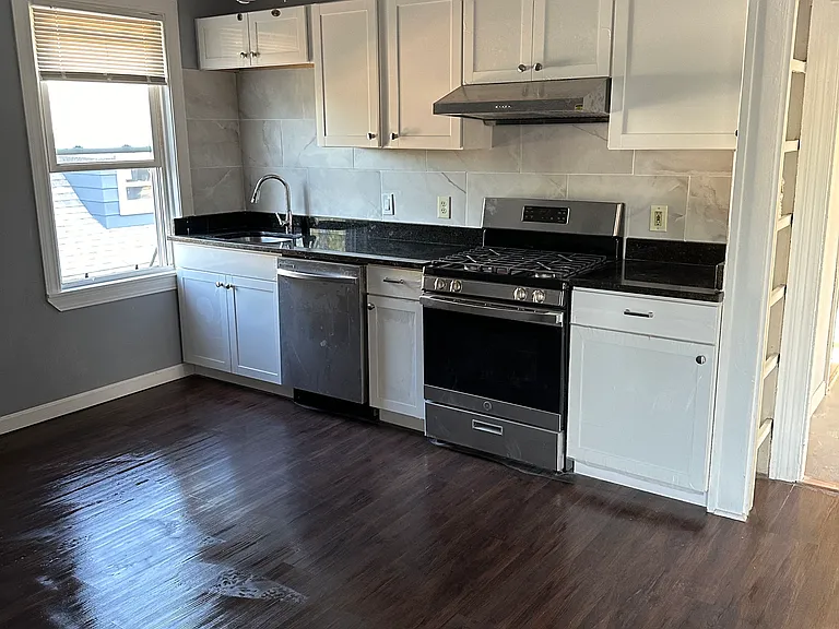 214 Pleasant St #3 — Photo 2