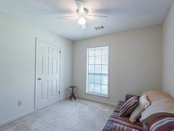 4th image of 7660 Valley Glen Dr