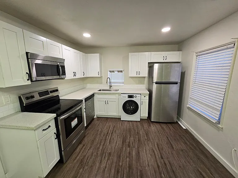 2705 E Willetta St #1 — Photo 1