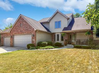 8214 Hawthorne Dr, Saint John, IN 46373