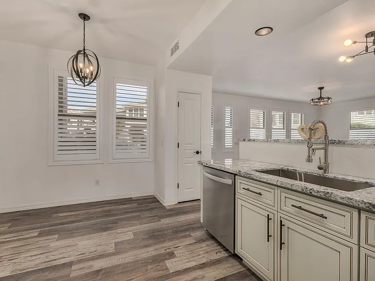 15221 N Clubgate Dr #1110 — Photo 2