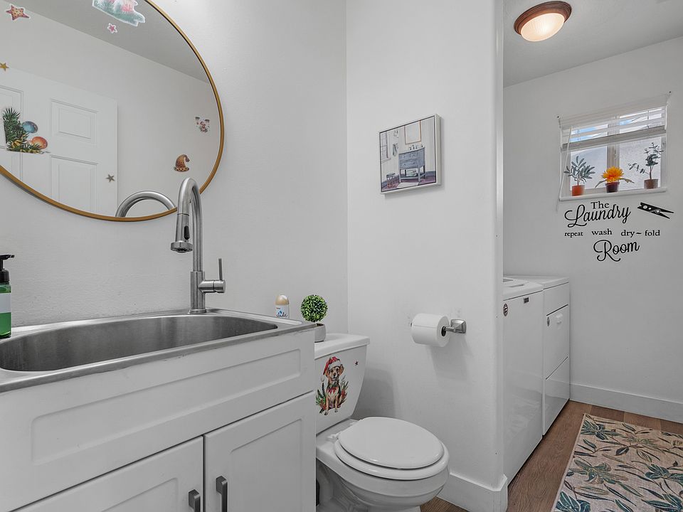 1st image of 341 W Strawberry Pl