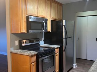 207 Myrtle St W APT 1, Stillwater, MN 55082