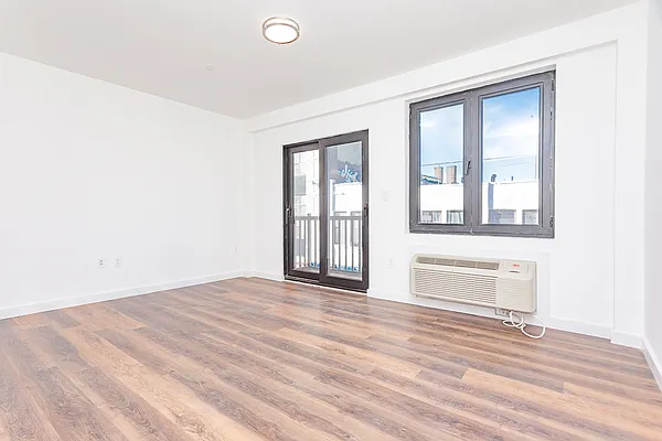 Rented by The InHouse Group | media 25