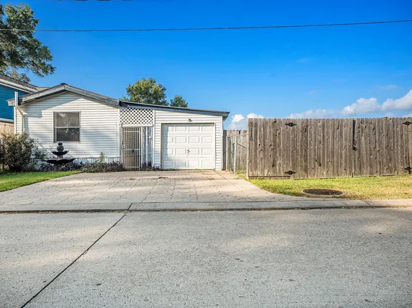 3110 Bay Oaks Harbor Dr, Baytown, TX 77523