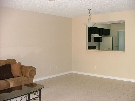 4th image of 4416 Melissa Ct W