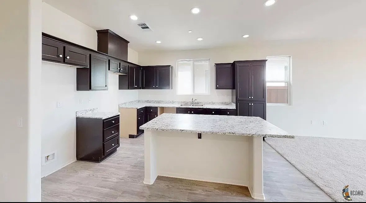3 bed, 1307 sqft, $2,400 — Photo 3