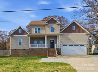 3211 Oakdale Rd, Charlotte, NC 28216