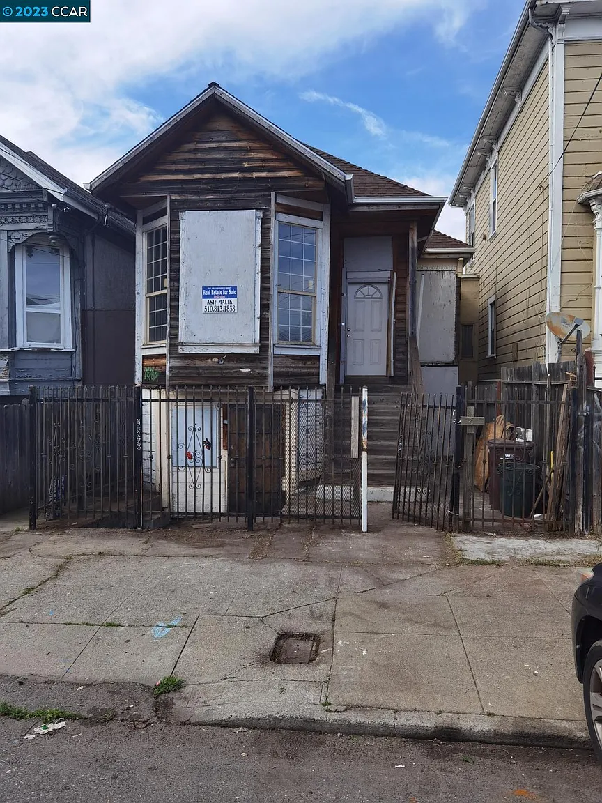 876 Isabella St photo 1