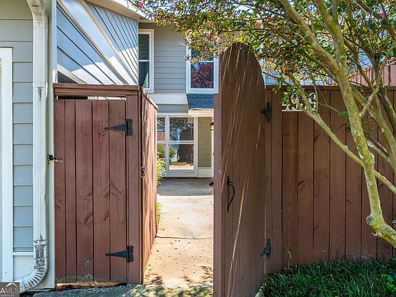 5th image of 4939 Meadow Ln