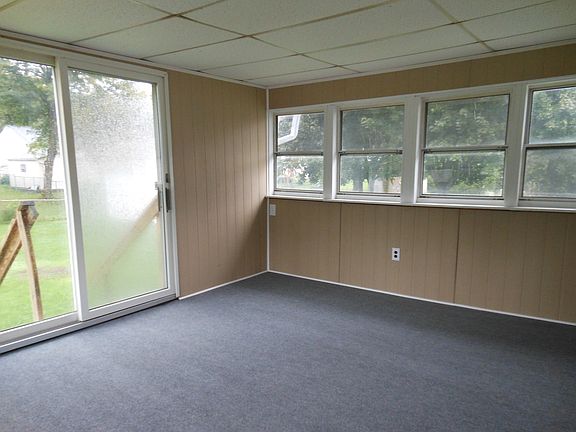 3rd image of 110 Willow Wood