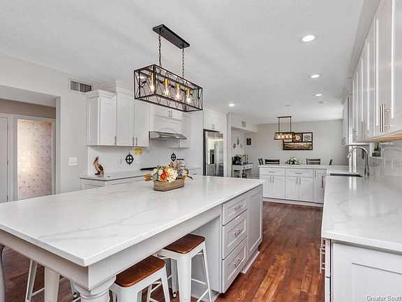 5th image of 1305 Springwood Ln