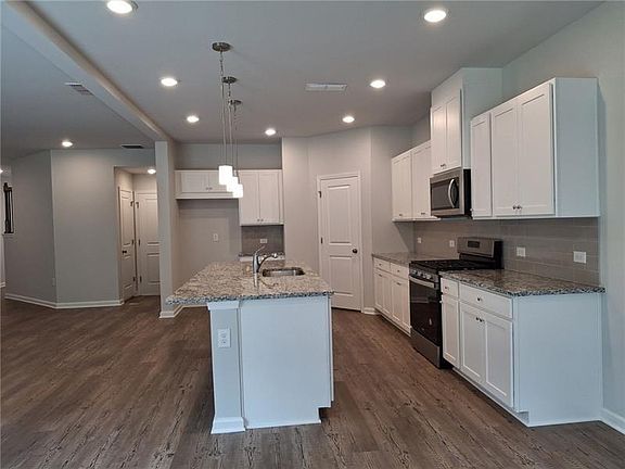 4th image of 84 Green Love Ln