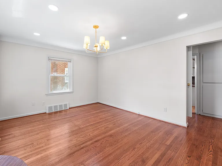 2604 Venice St — Photo 5