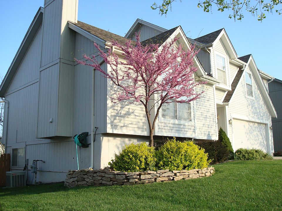 1st image of 15633 Foster St