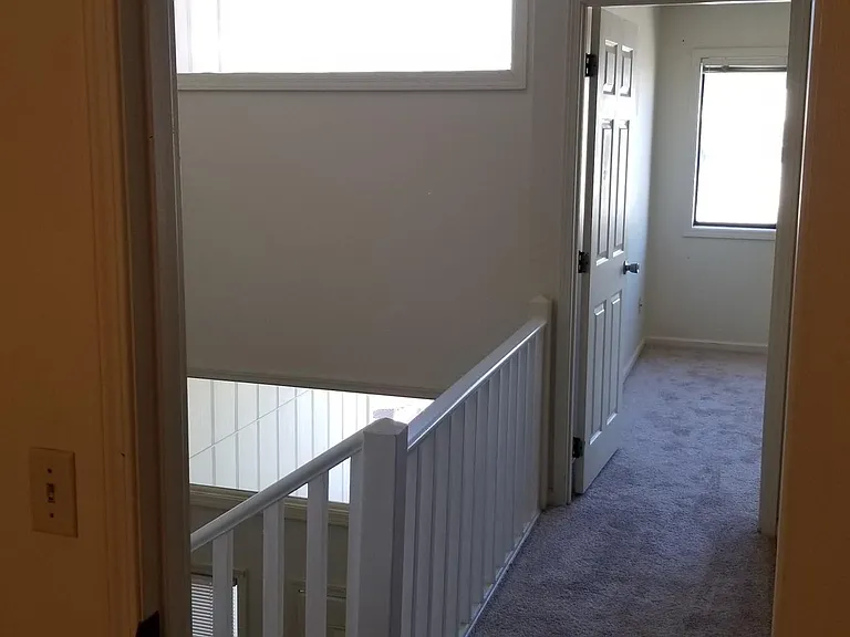136 Woodfield Pl — Photo 2