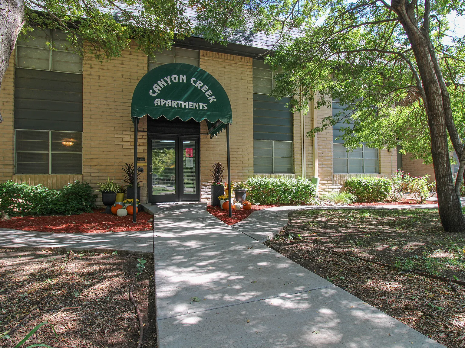 Canyon Creek Apartments — Photo 1