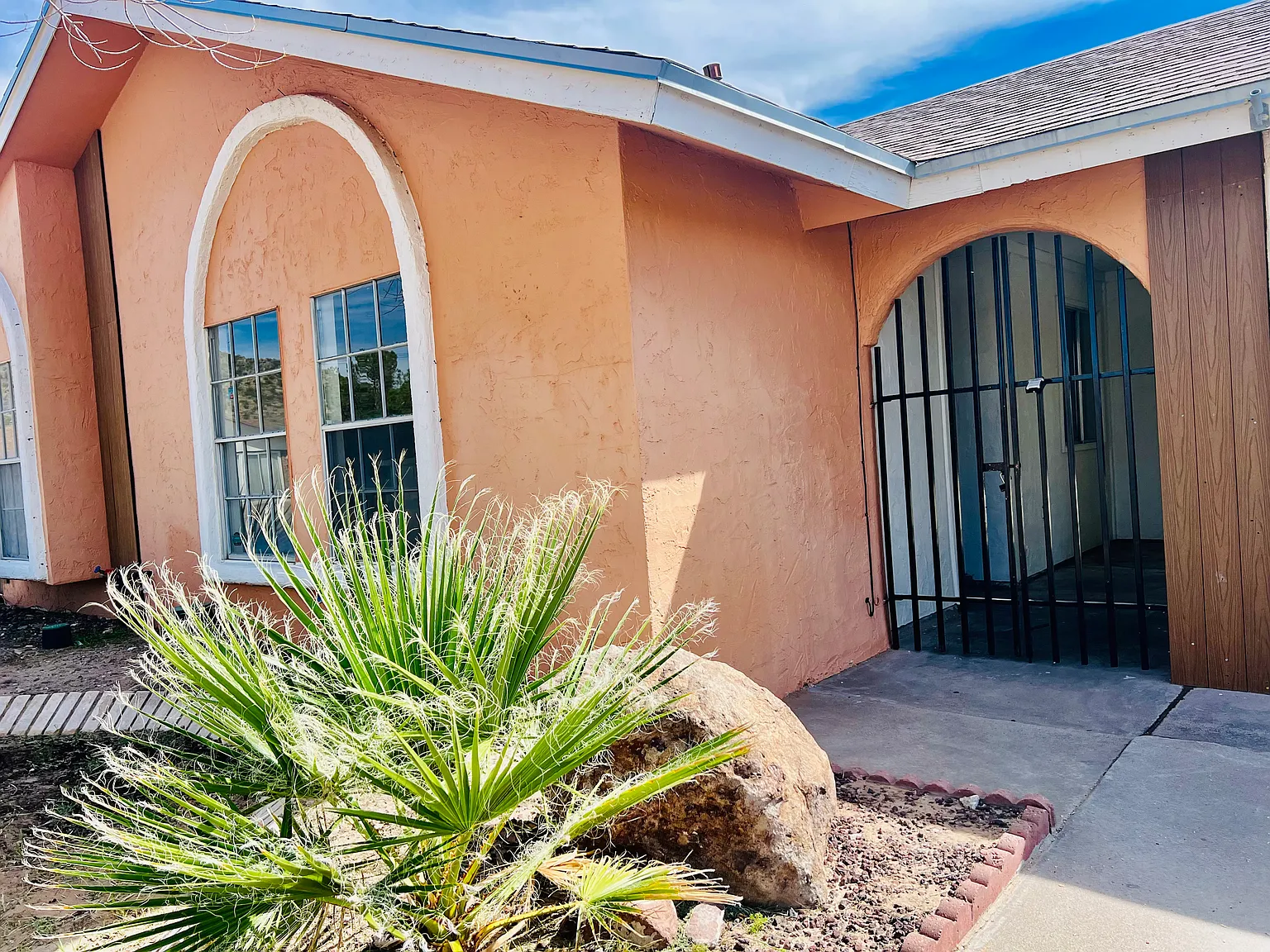 3 bed, 1250 sqft, $1,890 — Photo 3