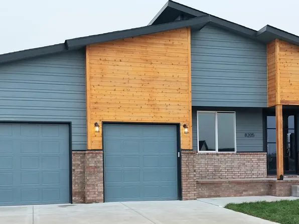 8205 E Bradford St, Wichita, KS 67210