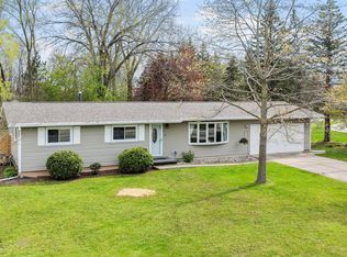 2566 Greenbrier Rd, Green Bay, WI 54311