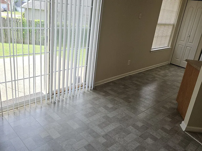 403 Ford Ct — Photo 12